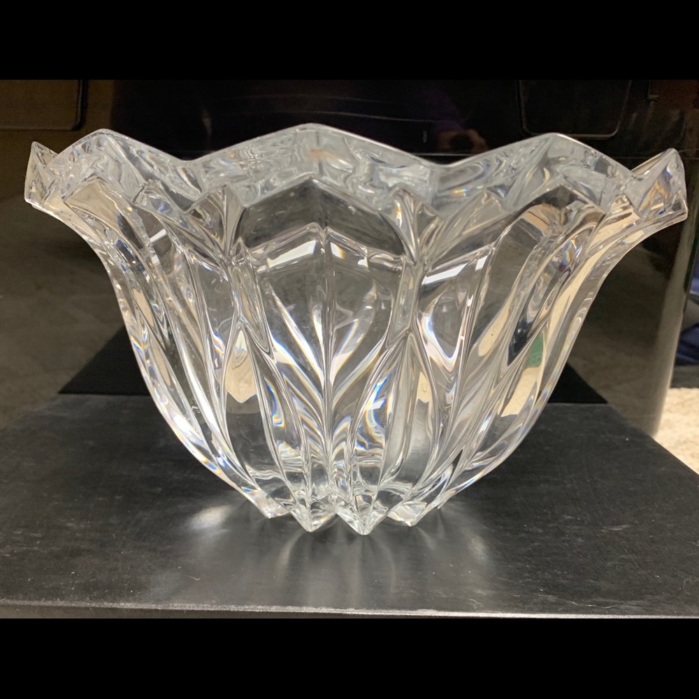 Decorative crystal bowl